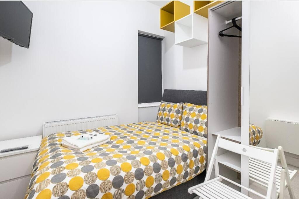 Boutique Modern Hotel Room For Two Near Tube And Bus Stations لندن المظهر الخارجي الصورة