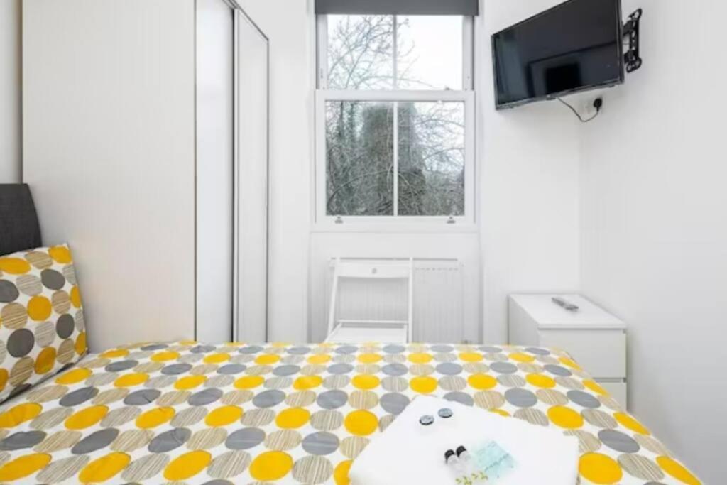 Boutique Modern Hotel Room For Two Near Tube And Bus Stations لندن المظهر الخارجي الصورة