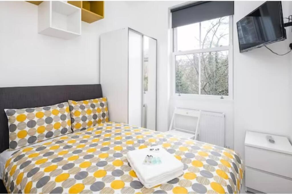 Boutique Modern Hotel Room For Two Near Tube And Bus Stations لندن المظهر الخارجي الصورة
