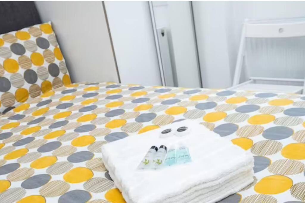 Boutique Modern Hotel Room For Two Near Tube And Bus Stations لندن المظهر الخارجي الصورة